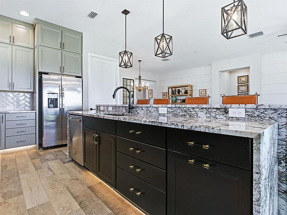 For Sale: $1,175,000 (3 beds, 2 baths, 2016 Square Feet)