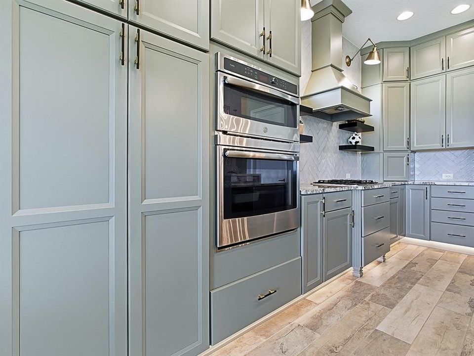 For Sale: $1,175,000 (3 beds, 2 baths, 2016 Square Feet)