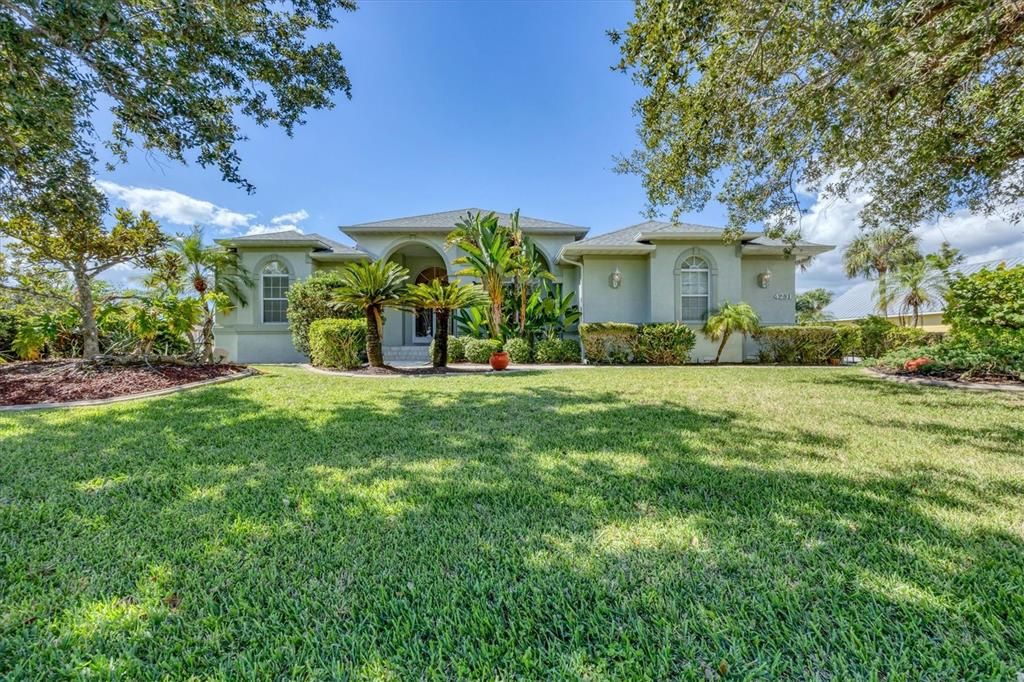 For Sale: $775,000 (3 beds, 2 baths, 2518 Square Feet)