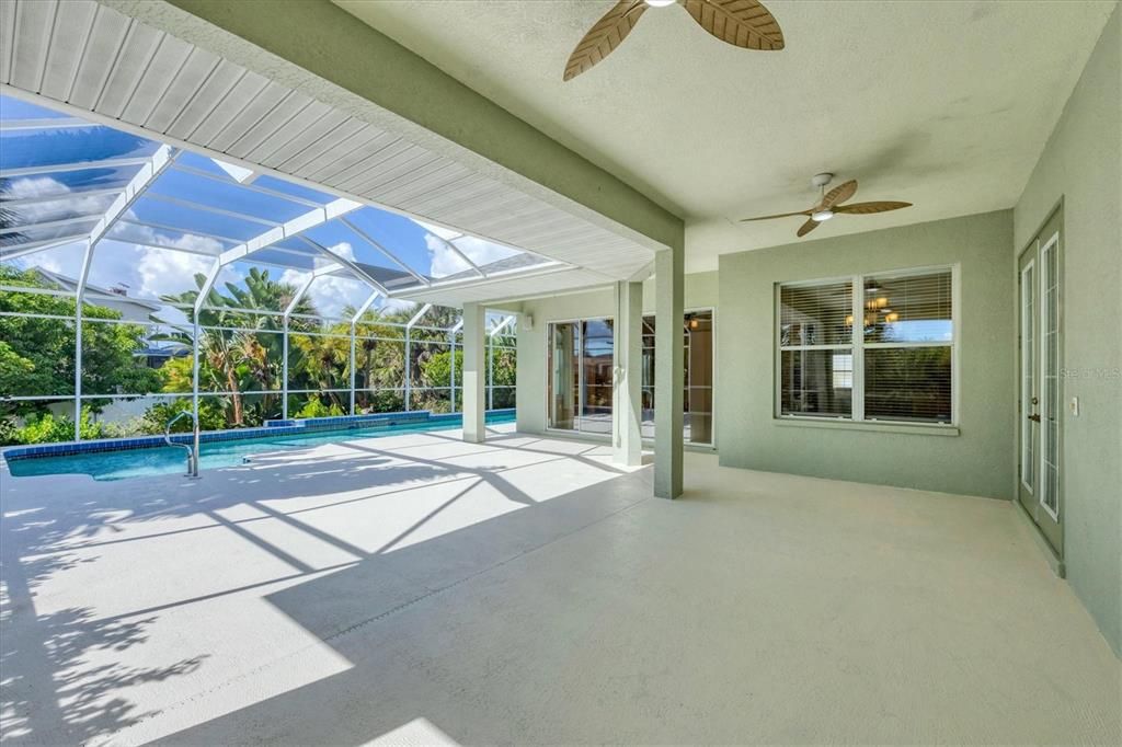 For Sale: $775,000 (3 beds, 2 baths, 2518 Square Feet)