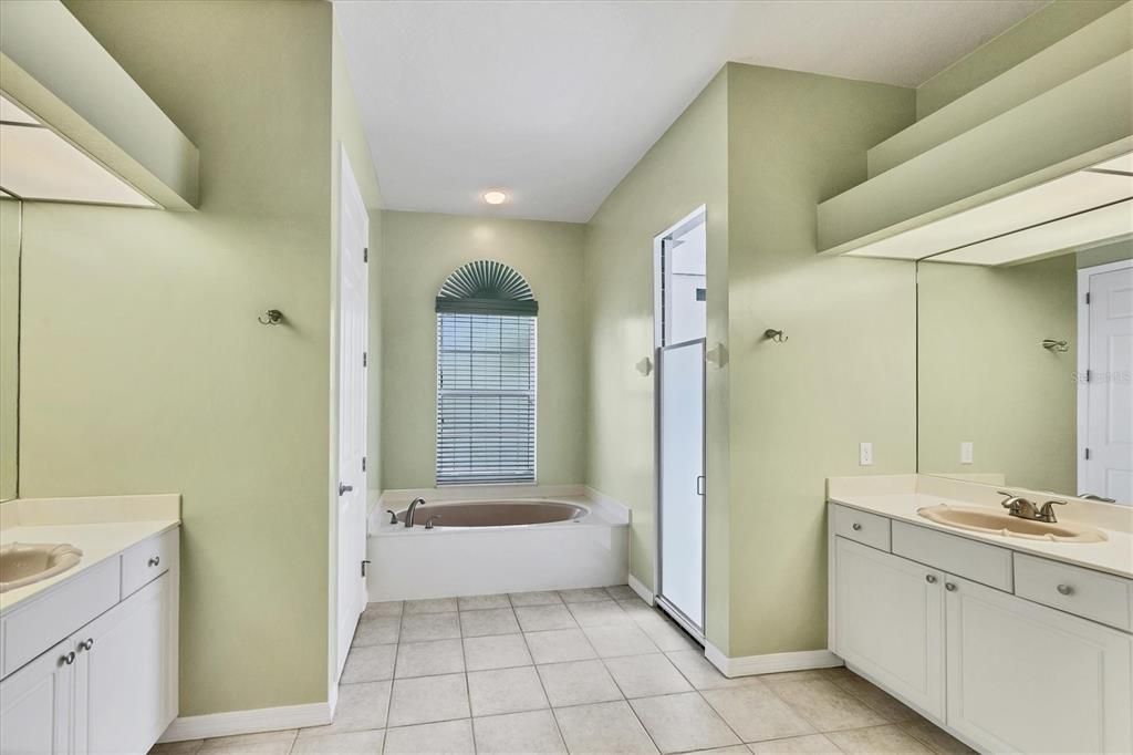 For Sale: $775,000 (3 beds, 2 baths, 2518 Square Feet)