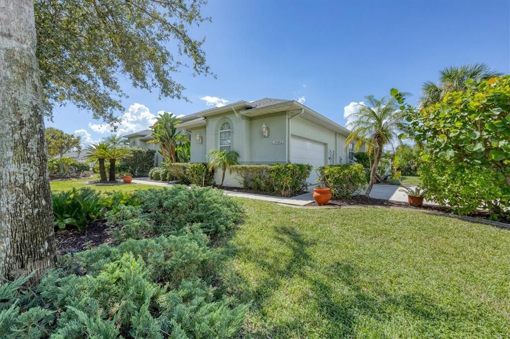 For Sale: $775,000 (3 beds, 2 baths, 2518 Square Feet)