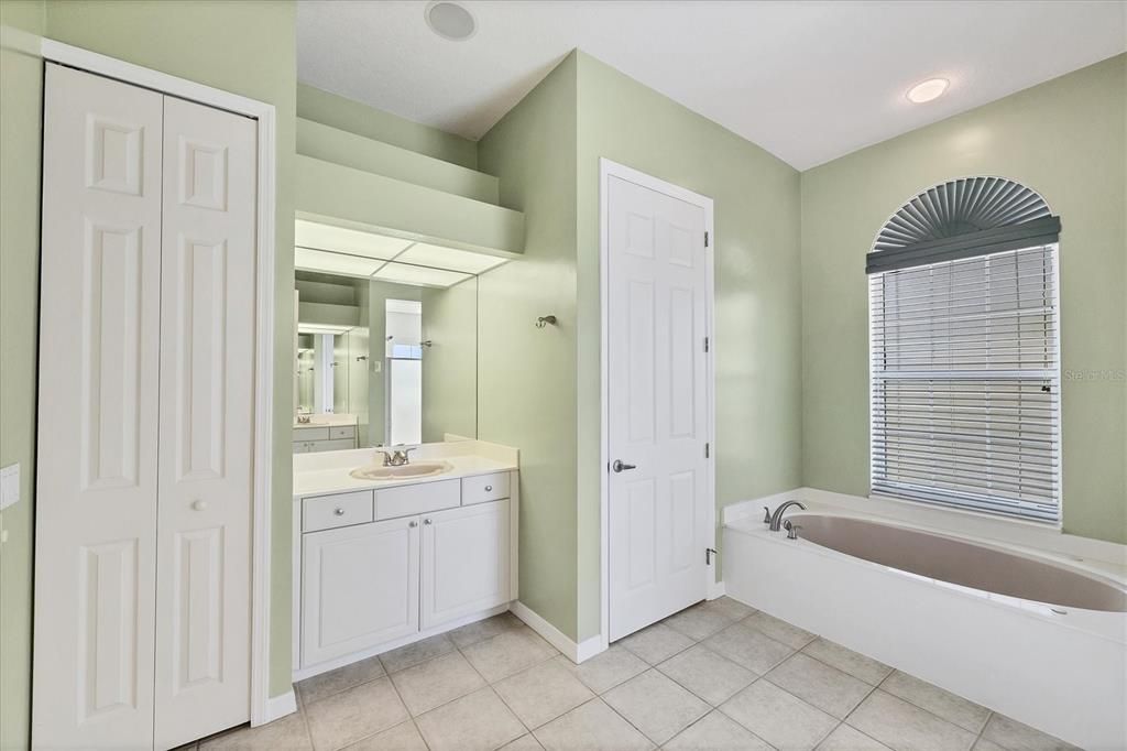 For Sale: $775,000 (3 beds, 2 baths, 2518 Square Feet)