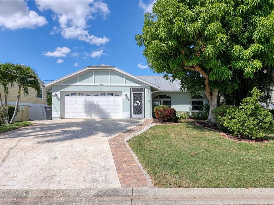 Recently Rented: $3,850 (3 beds, 2 baths, 1508 Square Feet)