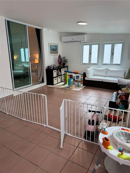 En Venta: $495,000 (5 camas, 2 baños, 1975 Pies cuadrados)