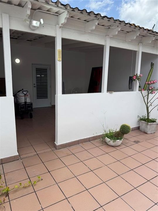 En Venta: $495,000 (5 camas, 2 baños, 1975 Pies cuadrados)