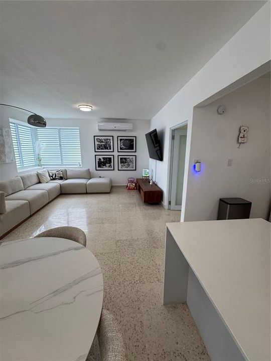 En Venta: $495,000 (5 camas, 2 baños, 1975 Pies cuadrados)