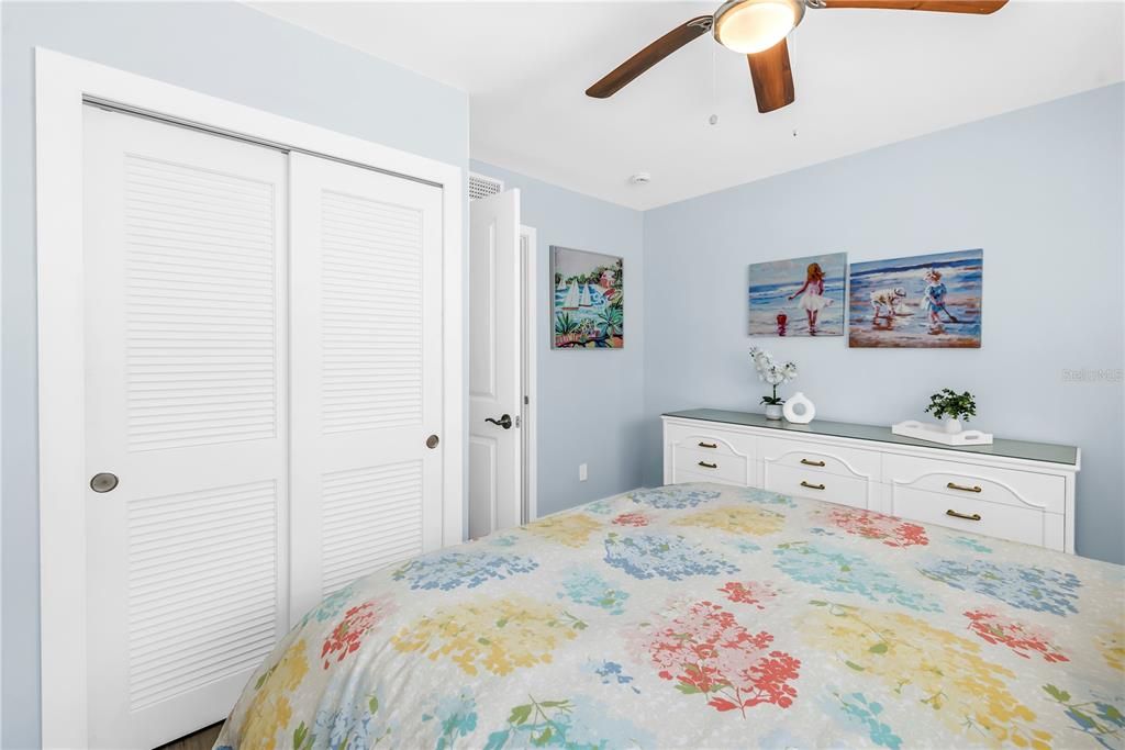 For Sale: $409,000 (1 beds, 1 baths, 570 Square Feet)