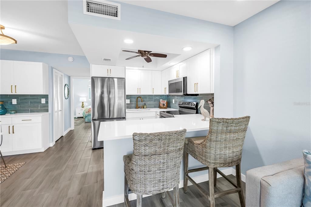 For Sale: $409,000 (1 beds, 1 baths, 570 Square Feet)