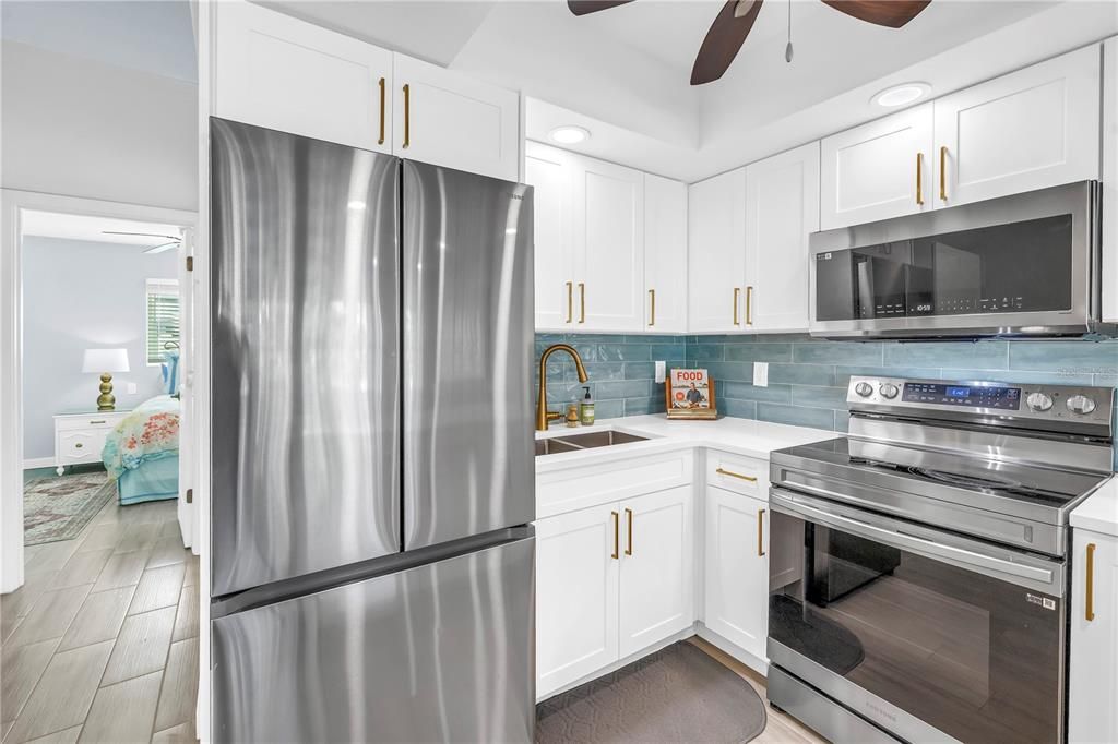 For Sale: $409,000 (1 beds, 1 baths, 570 Square Feet)