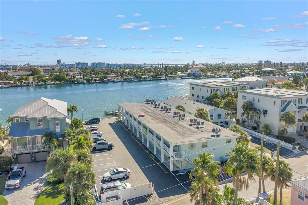 For Sale: $409,000 (1 beds, 1 baths, 570 Square Feet)