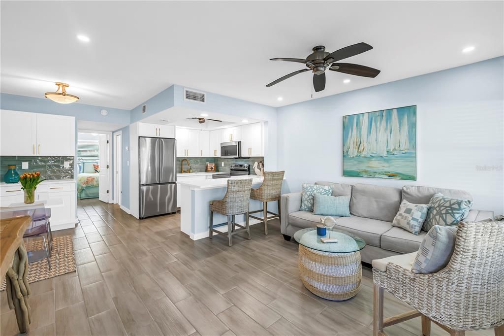 For Sale: $409,000 (1 beds, 1 baths, 570 Square Feet)