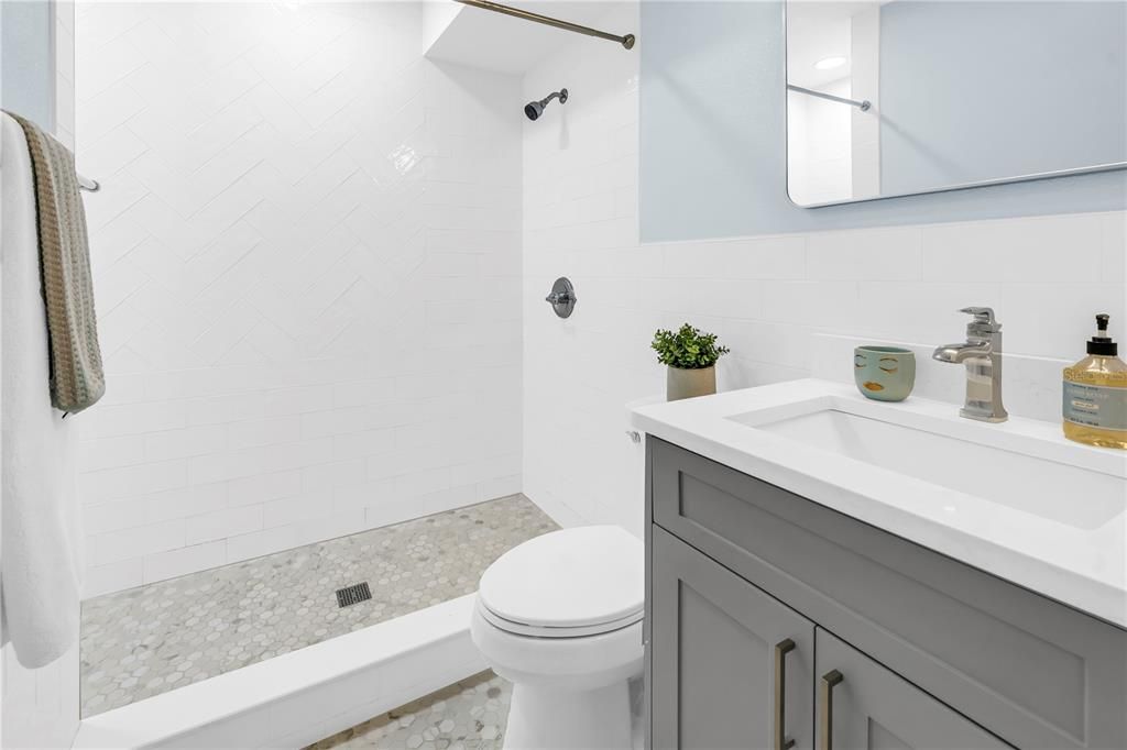 For Sale: $409,000 (1 beds, 1 baths, 570 Square Feet)