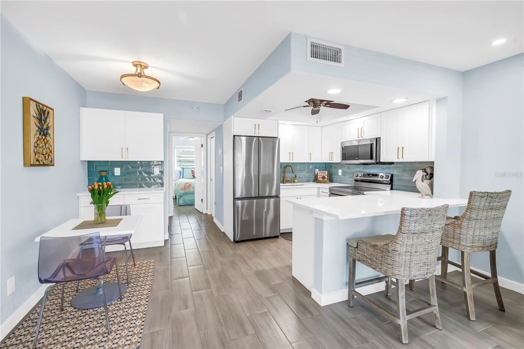 For Sale: $409,000 (1 beds, 1 baths, 570 Square Feet)