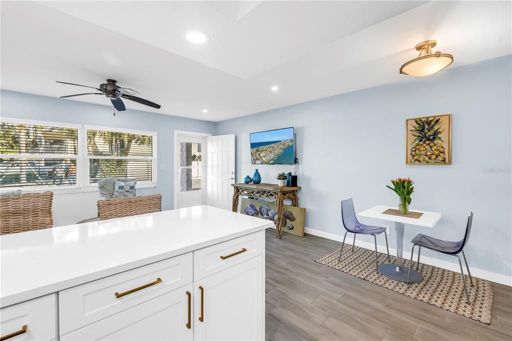 For Sale: $409,000 (1 beds, 1 baths, 570 Square Feet)