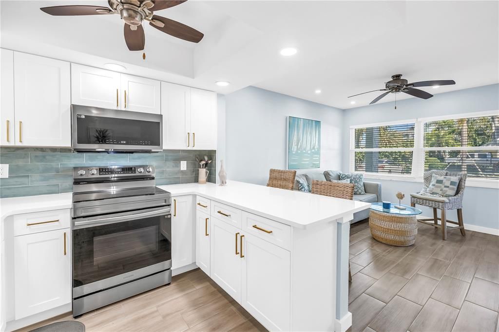 For Sale: $409,000 (1 beds, 1 baths, 570 Square Feet)