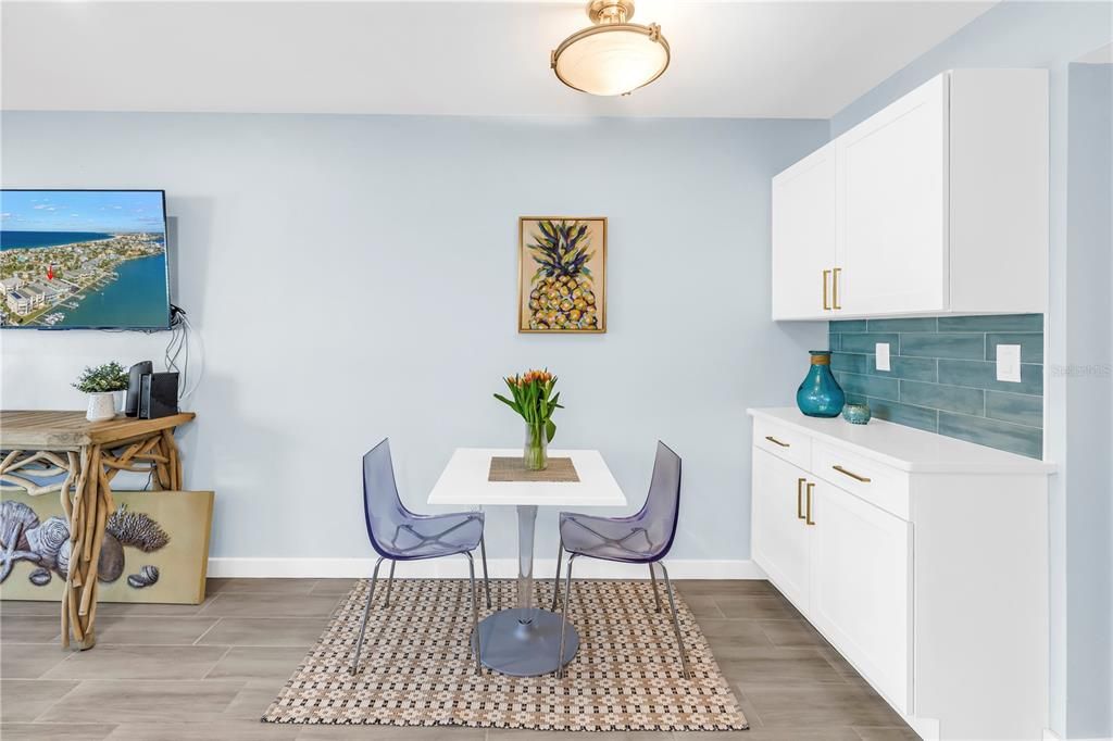 For Sale: $409,000 (1 beds, 1 baths, 570 Square Feet)