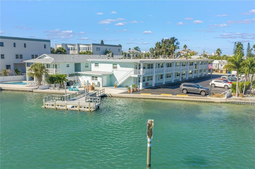 For Sale: $409,000 (1 beds, 1 baths, 570 Square Feet)