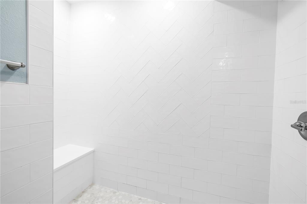 For Sale: $409,000 (1 beds, 1 baths, 570 Square Feet)