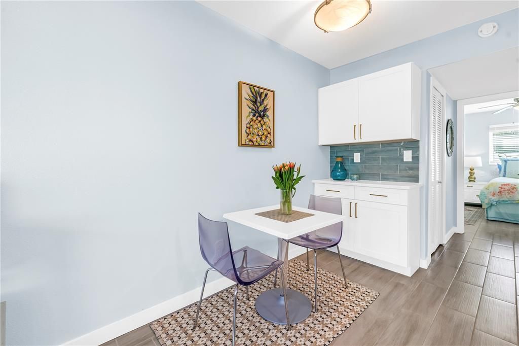 For Sale: $409,000 (1 beds, 1 baths, 570 Square Feet)