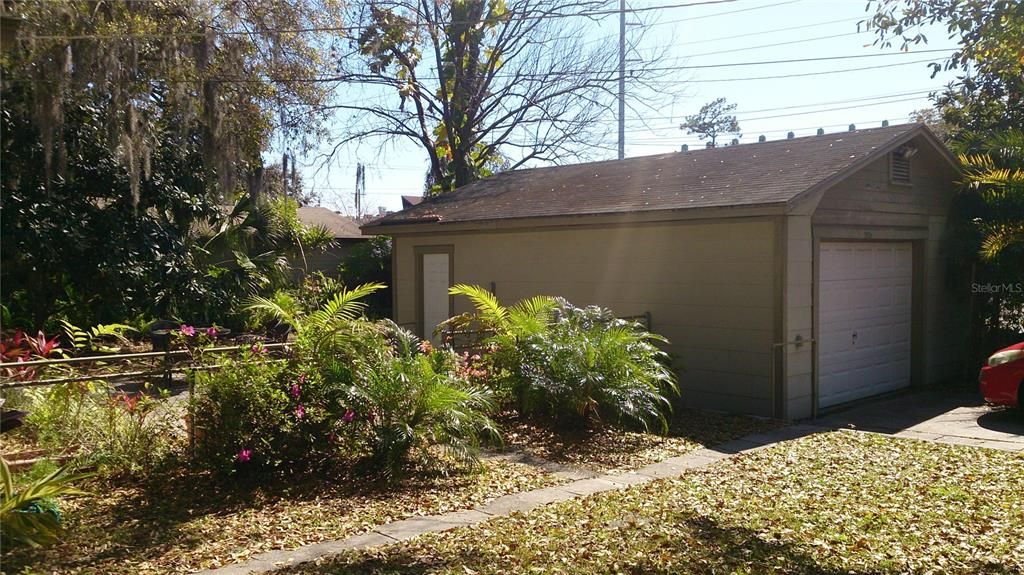 For Rent: $1,850 (2 beds, 2 baths, 912 Square Feet)