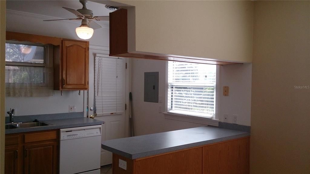 For Rent: $1,850 (2 beds, 2 baths, 912 Square Feet)