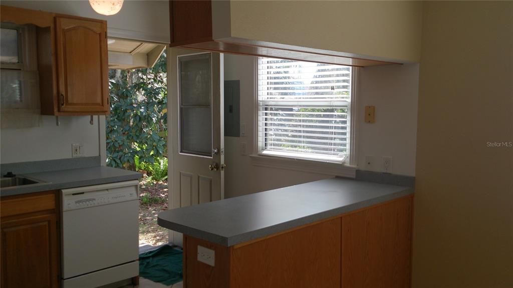 For Rent: $1,850 (2 beds, 2 baths, 912 Square Feet)