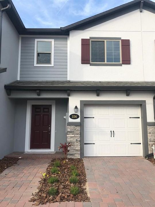 Recently Rented: $2,400 (3 beds, 2 baths, 1490 Square Feet)