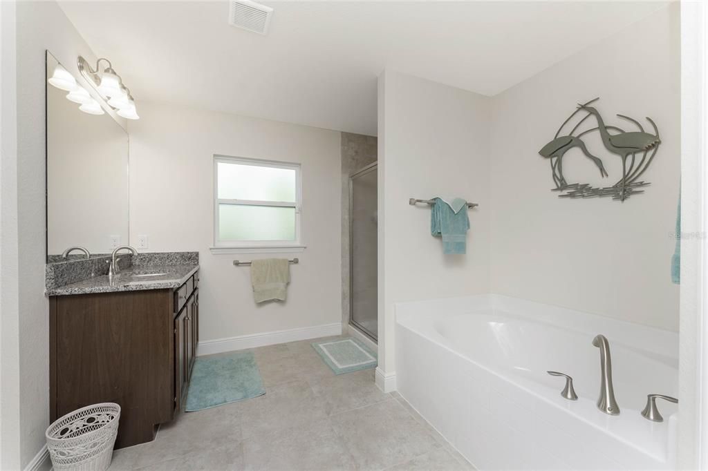 待售: $549,900 (4 贝兹, 2 浴室, 2322 平方英尺)