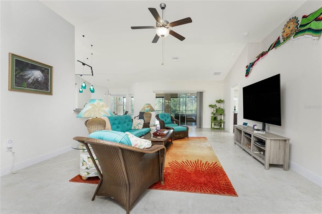 待售: $549,900 (4 贝兹, 2 浴室, 2322 平方英尺)