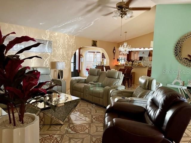 En Venta: $400,000 (3 camas, 2 baños, 1800 Pies cuadrados)