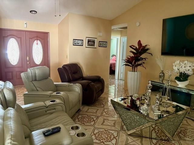 En Venta: $400,000 (3 camas, 2 baños, 1800 Pies cuadrados)