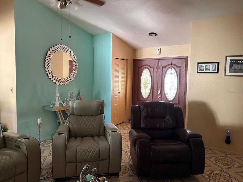 En Venta: $400,000 (3 camas, 2 baños, 1800 Pies cuadrados)