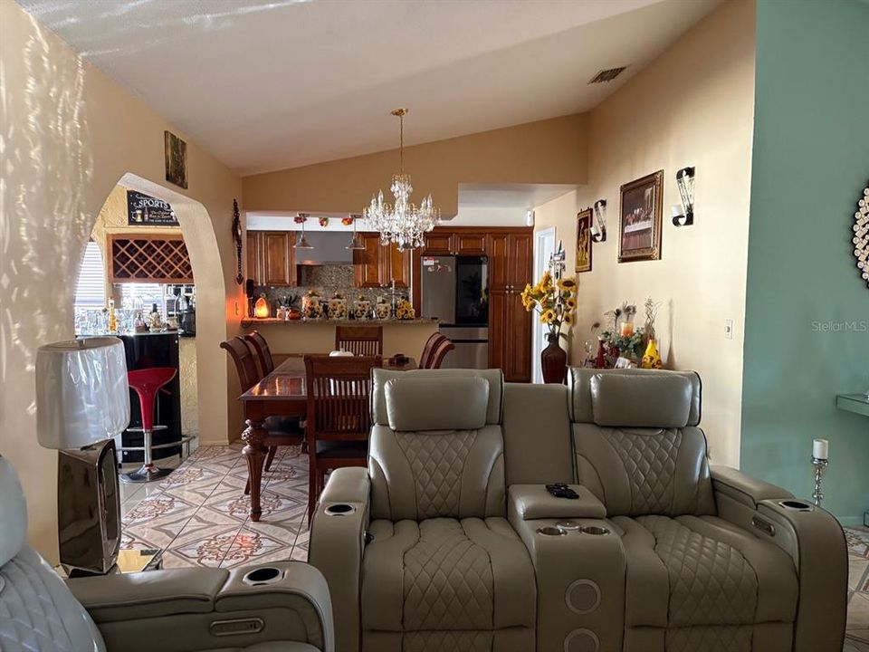 En Venta: $400,000 (3 camas, 2 baños, 1800 Pies cuadrados)