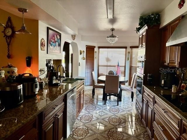 En Venta: $400,000 (3 camas, 2 baños, 1800 Pies cuadrados)