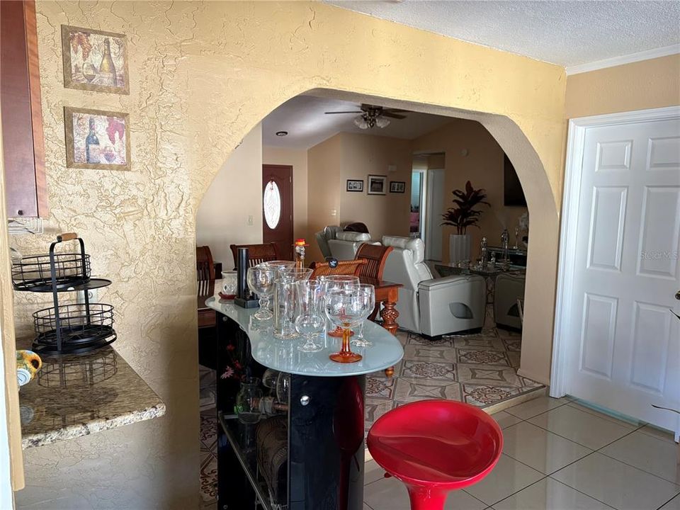 En Venta: $400,000 (3 camas, 2 baños, 1800 Pies cuadrados)