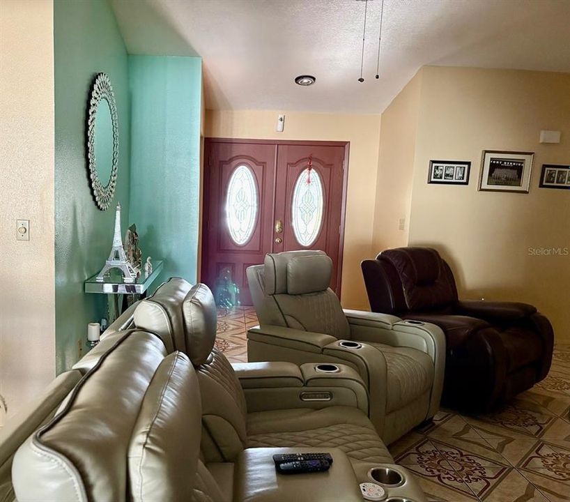 En Venta: $400,000 (3 camas, 2 baños, 1800 Pies cuadrados)