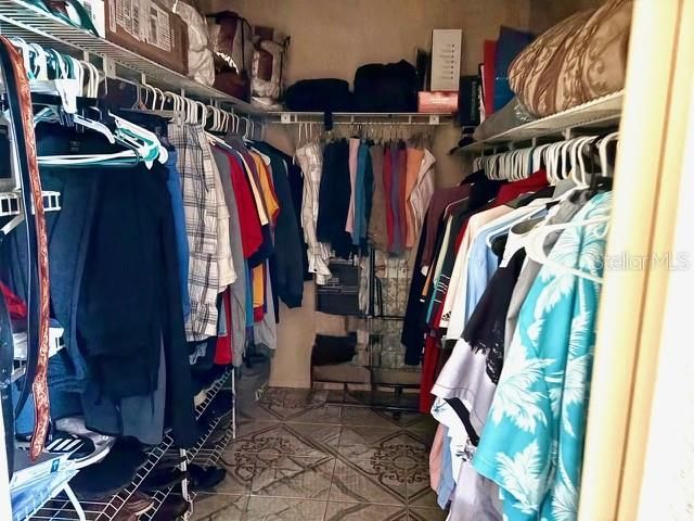 En Venta: $400,000 (3 camas, 2 baños, 1800 Pies cuadrados)