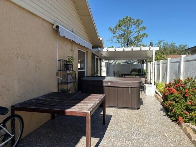 En Venta: $400,000 (3 camas, 2 baños, 1800 Pies cuadrados)