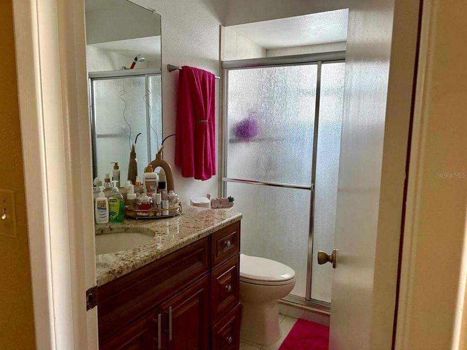 En Venta: $400,000 (3 camas, 2 baños, 1800 Pies cuadrados)