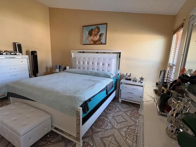 En Venta: $400,000 (3 camas, 2 baños, 1800 Pies cuadrados)