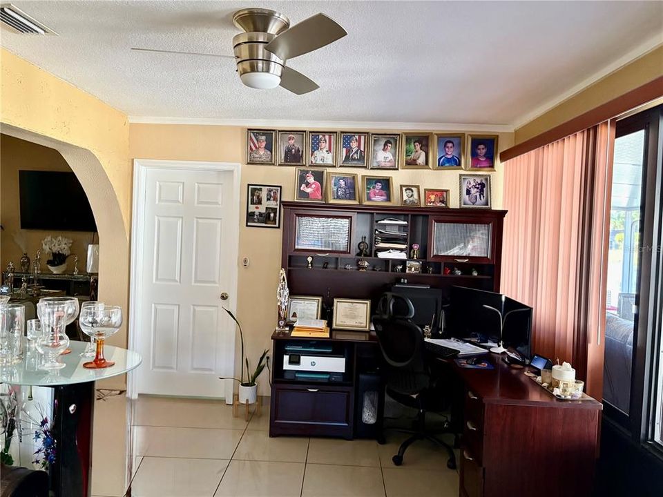 En Venta: $400,000 (3 camas, 2 baños, 1800 Pies cuadrados)