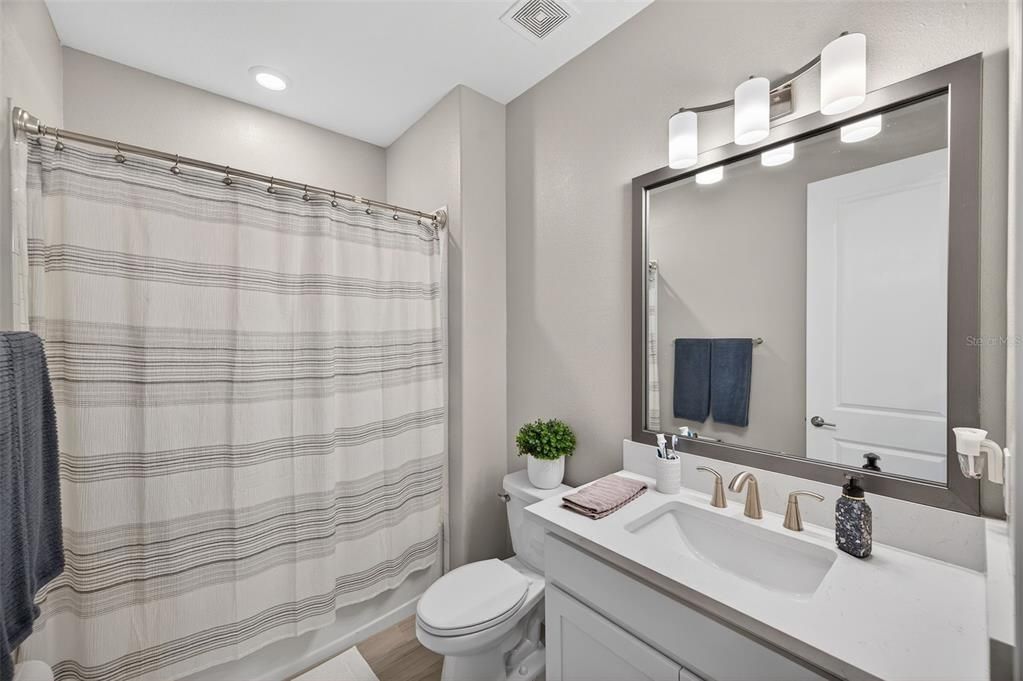 出租: $3,000 (3 贝兹, 2 浴室, 2048 平方英尺)