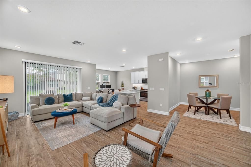 出租: $3,000 (3 贝兹, 2 浴室, 2048 平方英尺)