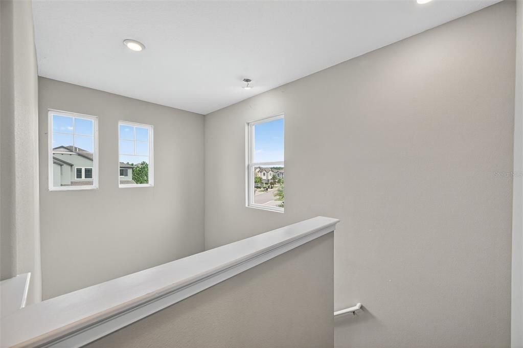 出租: $3,000 (3 贝兹, 2 浴室, 2048 平方英尺)