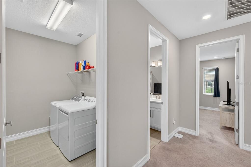 出租: $3,000 (3 贝兹, 2 浴室, 2048 平方英尺)