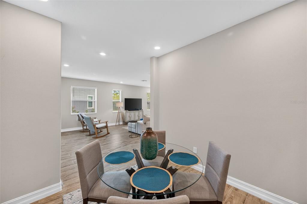 出租: $3,000 (3 贝兹, 2 浴室, 2048 平方英尺)