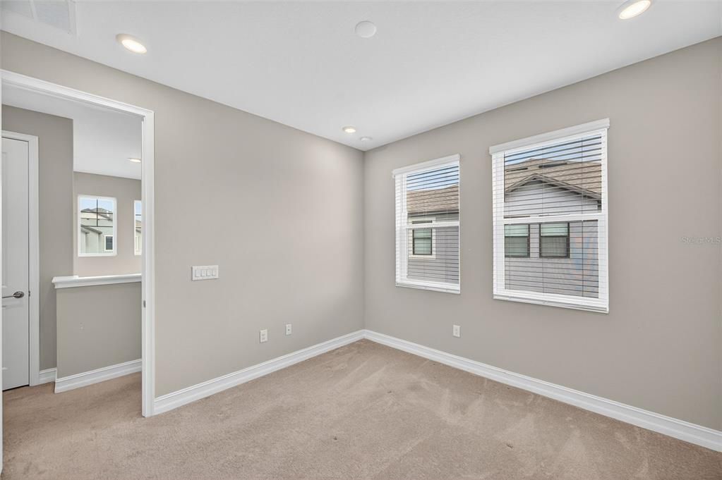 出租: $3,000 (3 贝兹, 2 浴室, 2048 平方英尺)