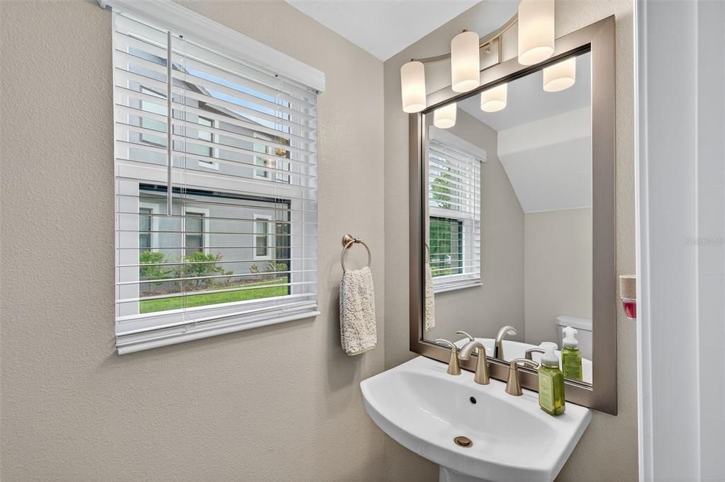 出租: $3,000 (3 贝兹, 2 浴室, 2048 平方英尺)