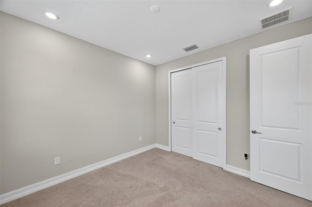 出租: $3,000 (3 贝兹, 2 浴室, 2048 平方英尺)